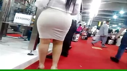 ఎడిటర్ ఉనా ప్రమోటర్ ఫోటో