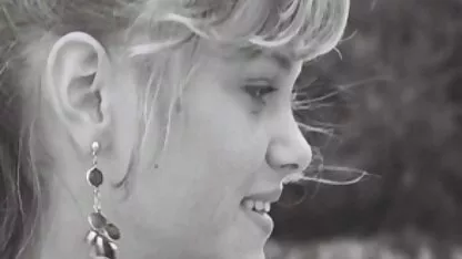 బ్లోండ్-టీన్ మరియు మ్యూజిక్ న్యూడ్ te త్సాహిక ఫోటోలు చర్యలో ఉన్నాయి