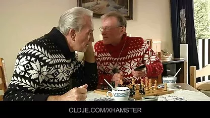 హోర్నీ ఓల్డ్ నర్సు