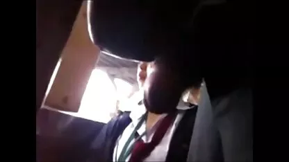 పుస్సీని సరిగ్గా ఎలా నొక్కాలో చూడటానికి నాపై క్లిక్ చేయండి