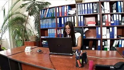 బిగ్ టిట్స్ బ్రూనెట్ ఫింగరింగ్ హార్డ్కోర్ లికింగ్ స్టాకింగ్స్