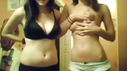 ఇద్దరు అమ్మాయిల వెబ్‌క్యామ్ షో