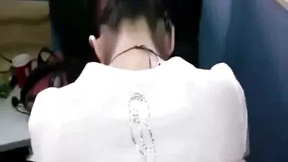 ఆసియా ఉదయం ఫోటోలో వారి స్నేహితులతో సున్నితమైన te త్సాహికులు