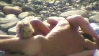 బీచ్‌లో ఓరల్ సెక్స్ చేస్తున్న te త్సాహిక, యూట్యూబ్ వీడియో శృంగార