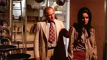 ఆర్జీ సెక్స్ తడి పుస్సీపై అపరిచితుడు