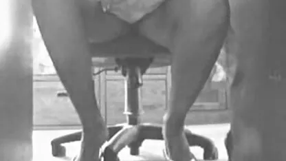 అశ్లీల వీడియోలను ఉచితంగా రాక్స్ చేస్తుంది