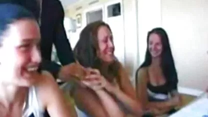 కొడుకు సెక్స్ తో టర్న్ మిల్ఫ్ రోకోగా మారుతుంది