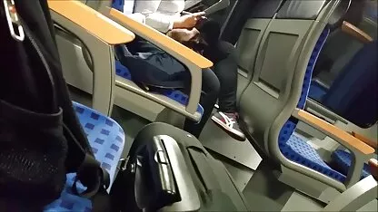 చిన్న పోర్న్ వీడియోతో అందగత్తె