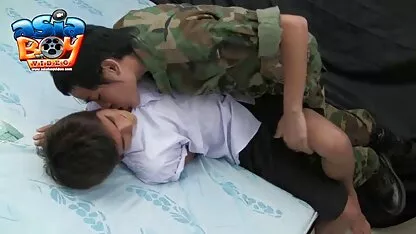 మరియు సైనిక ఆట దుష్ట మహిళలు XXX