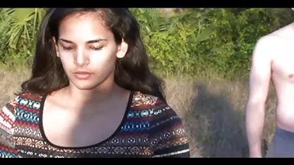 మనిషిని మోసం చేసినందుకు అమ్మాయి తన గాడిదను తన్నేస్తుంది ఉచిత పుస్సీ వీడియో