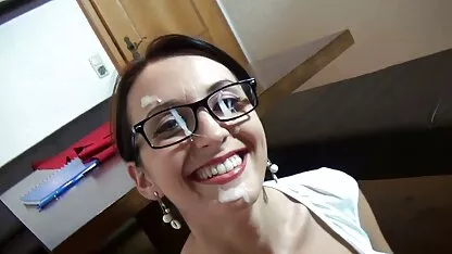 హాట్ జర్మన్ నల్లటి జుట్టు గల స్త్రీని ప్రైవేట్ పాఠం మరియు ముఖ రుద్దడం ఉచిత సెక్స్ పొందుతుంది