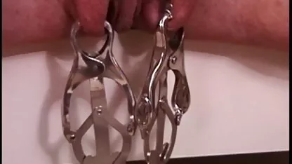 పెద్ద ఎరుపు బంధాలు మరియు స్వేచ్ఛ కోసం మీ పాత్రను ఆస్వాదించండి