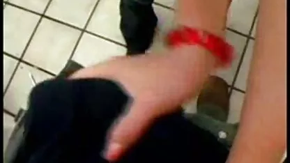 పబ్లిక్ టాయిలెట్! ఉచిత పోర్న్ వీడియో క్లిప్‌లు