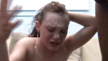 నలుపు మరియు తెలుపు టీన్ అందరి ముఖంలా కనిపించడం లేదు! ప్రైవేట్ సెక్స్ వీడియోలు