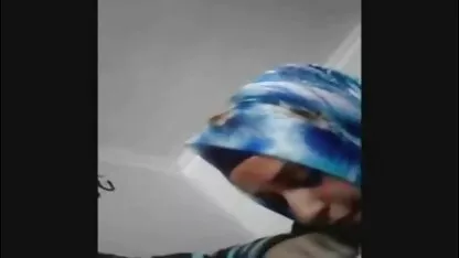 స్లట్ కాక్ పురుషాంగం పీలుస్తుంది