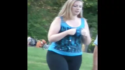 కొవ్వు అందగత్తె అందంగా మిల్ఫ్ 50