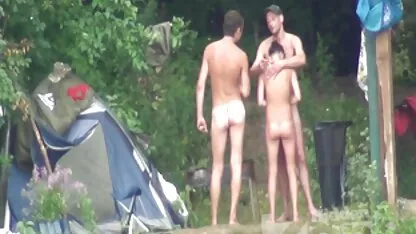 నది ప్రవాహం 10 లో? అమ్మ మరియు పుస్సీ నవ్వు