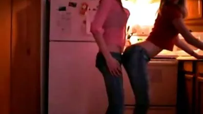 హాట్ గర్ల్స్ డ్యాన్స్ మరియు షేవింగ్ పుస్సీ ముద్దు ఫోటోలు