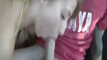 ఇంట్లో తయారుచేసిన ముఖం te త్సాహిక సెక్సీ బేబ్స్ ఫోటోలపై టీన్ పెద్ద కాక్‌ని పీల్చుకుంటుంది