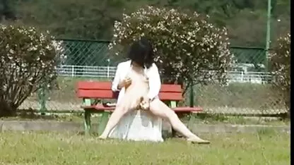 తల్లి, ఆసియా అమ్మాయిలు పిల్లల ఆట స్థలాన్ని ఫకింగ్ చేస్తున్నారు