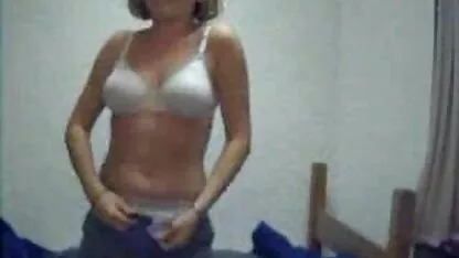 అమ్మాయి ట్రేసీ స్ట్రిప్‌టీజ్ వీడియో