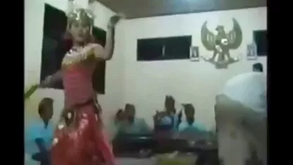 బాలి జంపింగ్ పోర్న్ పాత 13 లోతైన