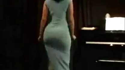 అమ్మాయి అరబ్ వృద్ధ మహిళ