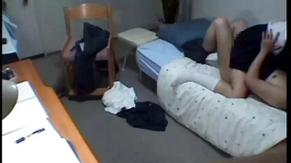 గదిలో సెక్స్ గట్టిగా ఉంటుంది