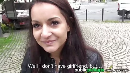 బో-డెవిల్ అమ్మాయిలను ఎదుర్కోవటానికి ఉచితంగా లక్ష్యంగా పెట్టుకుంటాడు